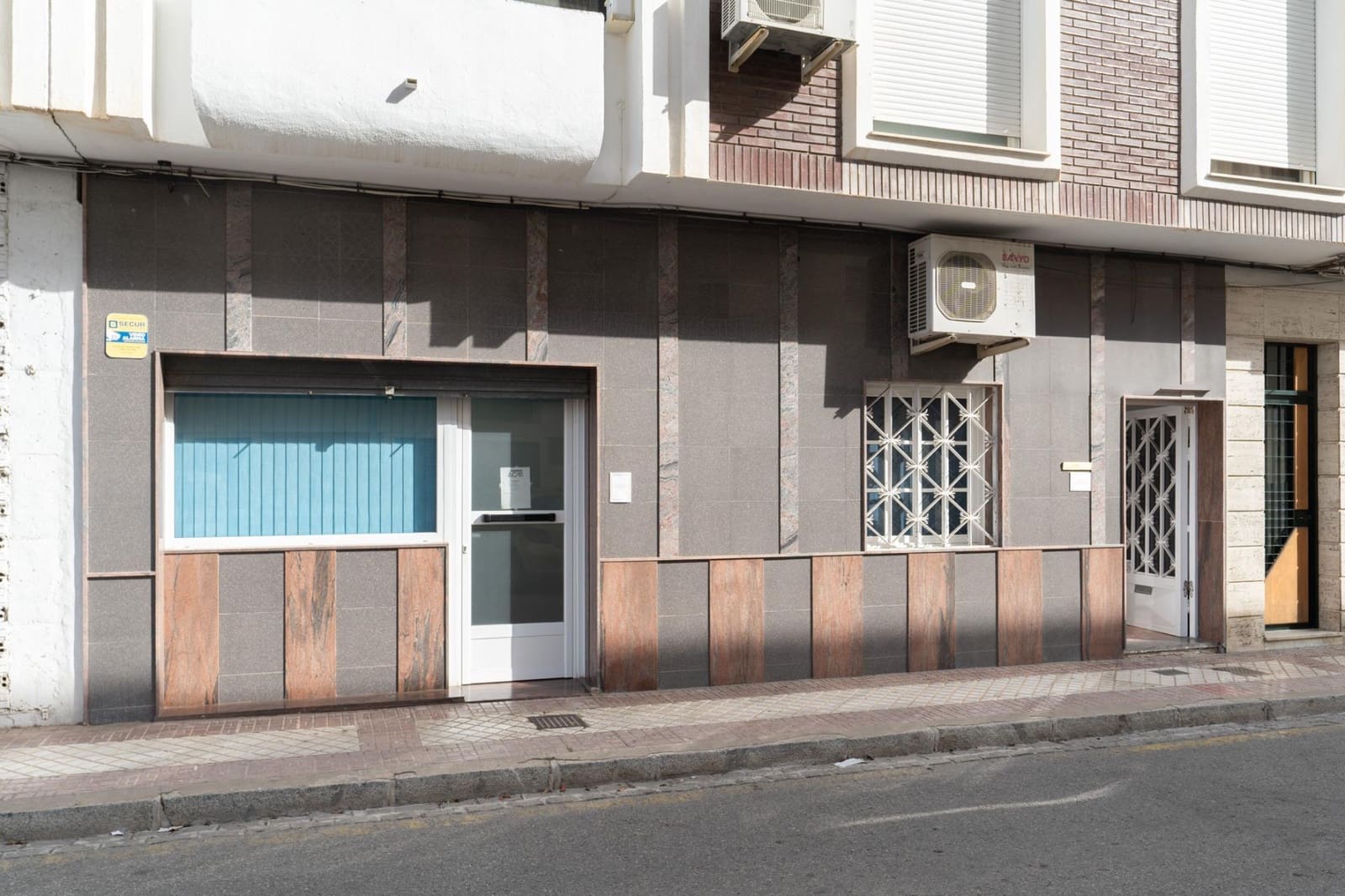 Erhverv til salg i Motril - € 149.500 (Ref: 9946196)