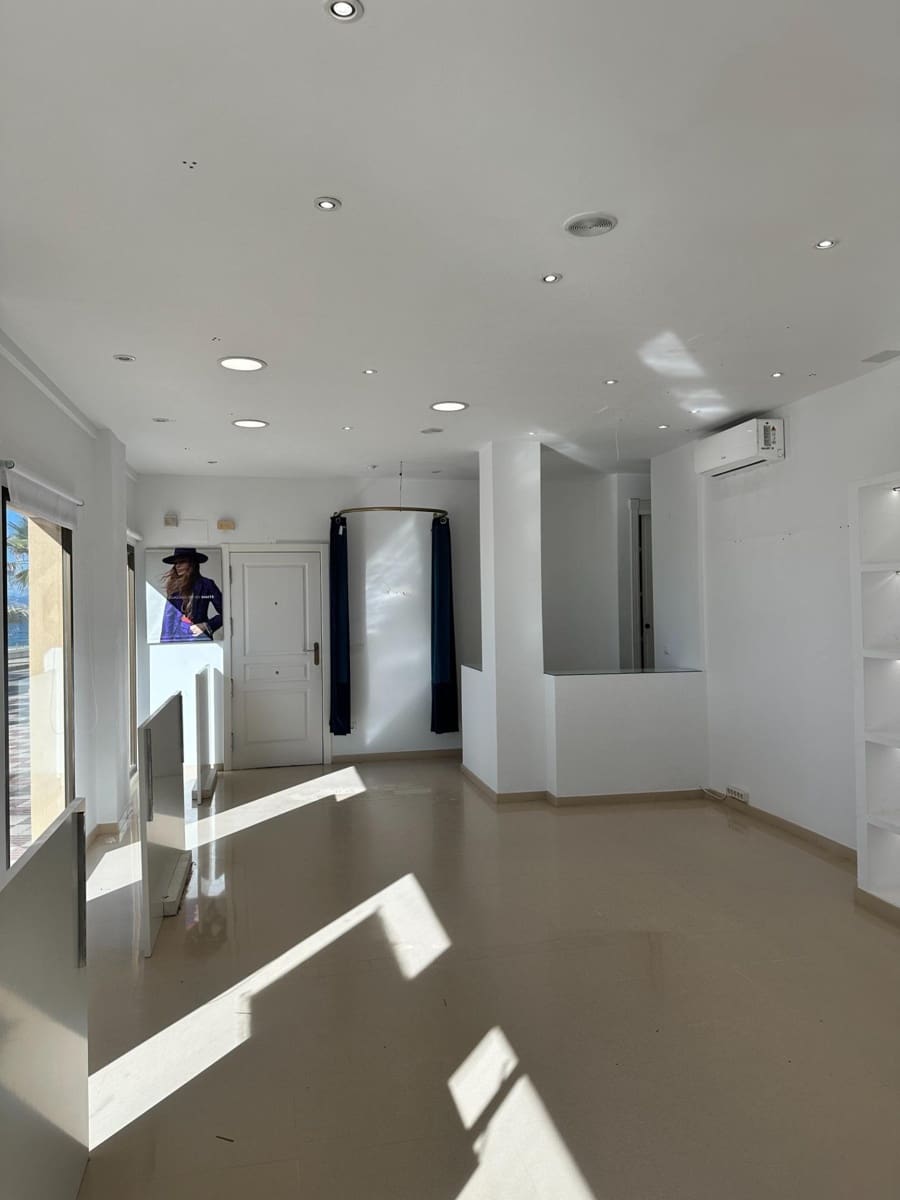 Kommersiell att hyra i Torrenueva - 1 300 € (Ref: 9946200)