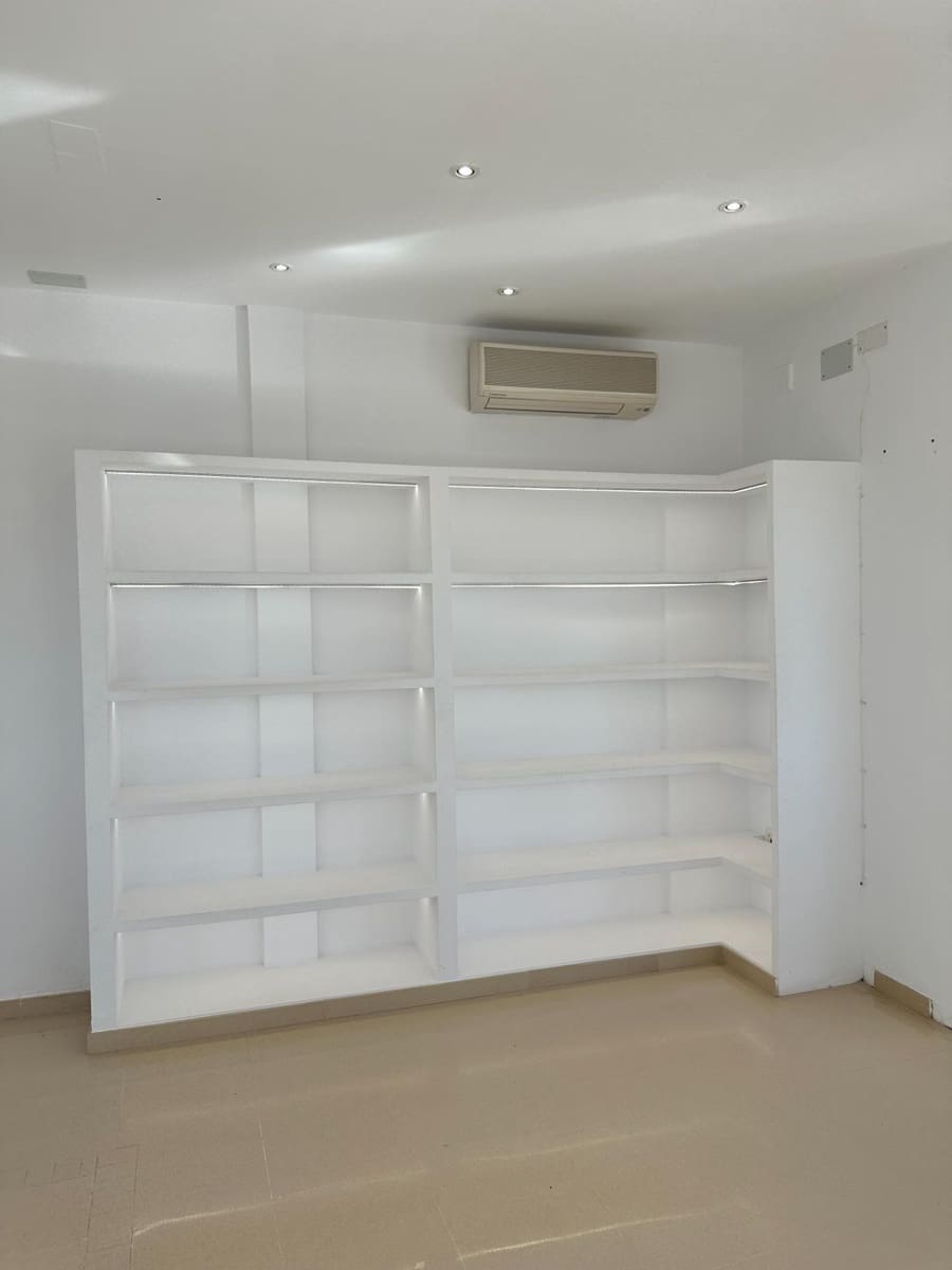 Kommersiell att hyra i Torrenueva - 1 300 € (Ref: 9946200)