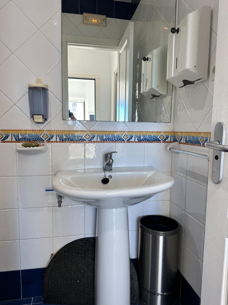Kommersiell att hyra i Torrenueva - 1 300 € (Ref: 9946200)