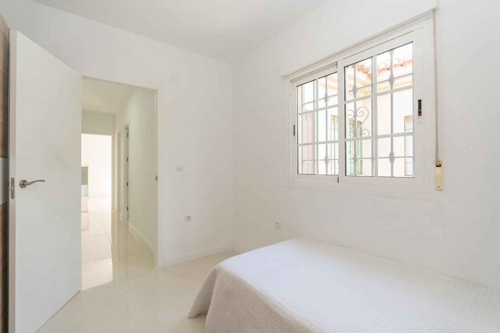 4 quarto Casa em Banda para venda em Salobrena com piscina garagem - 385 000 € (Ref: 9946202)