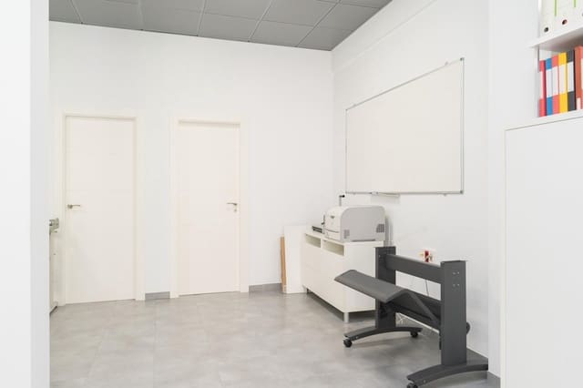 Erhverv til salg i Motril - € 97.000 (Ref: 9946209)
