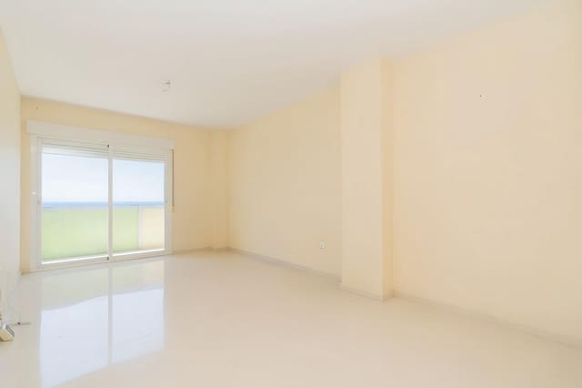 Piso de 3 habitaciones en Motril en venta con garaje - 160.000 € (Ref: 9946211)