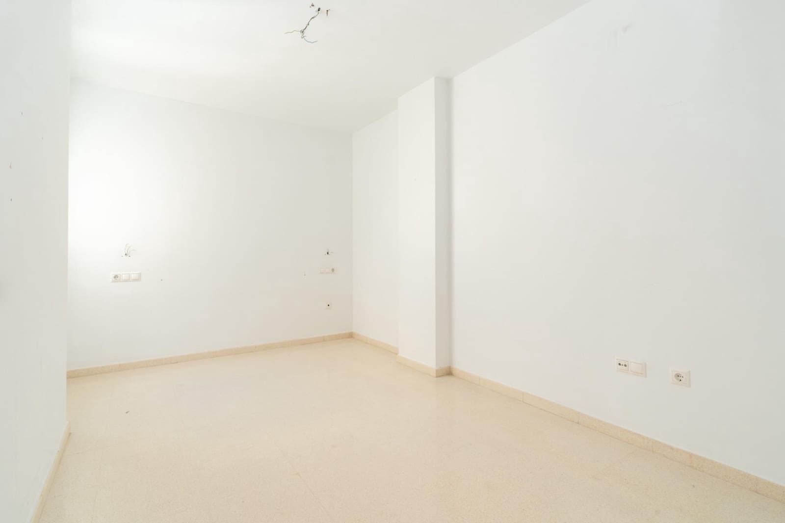 3 slaapkamer Flat te koop in Motril met garage - € 160.000 (Ref: 9946211)