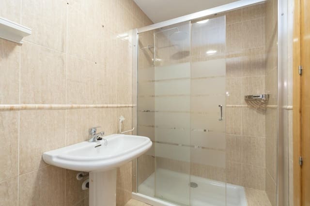 Piso de 3 habitaciones en Motril en venta con garaje - 160.000 € (Ref: 9946211)