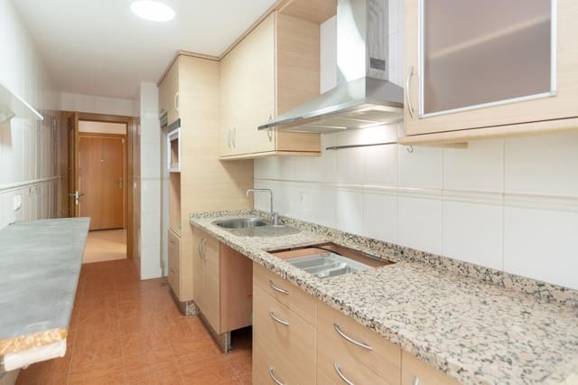 Piso de 3 habitaciones en Motril en venta con garaje - 160.000 € (Ref: 9946211)