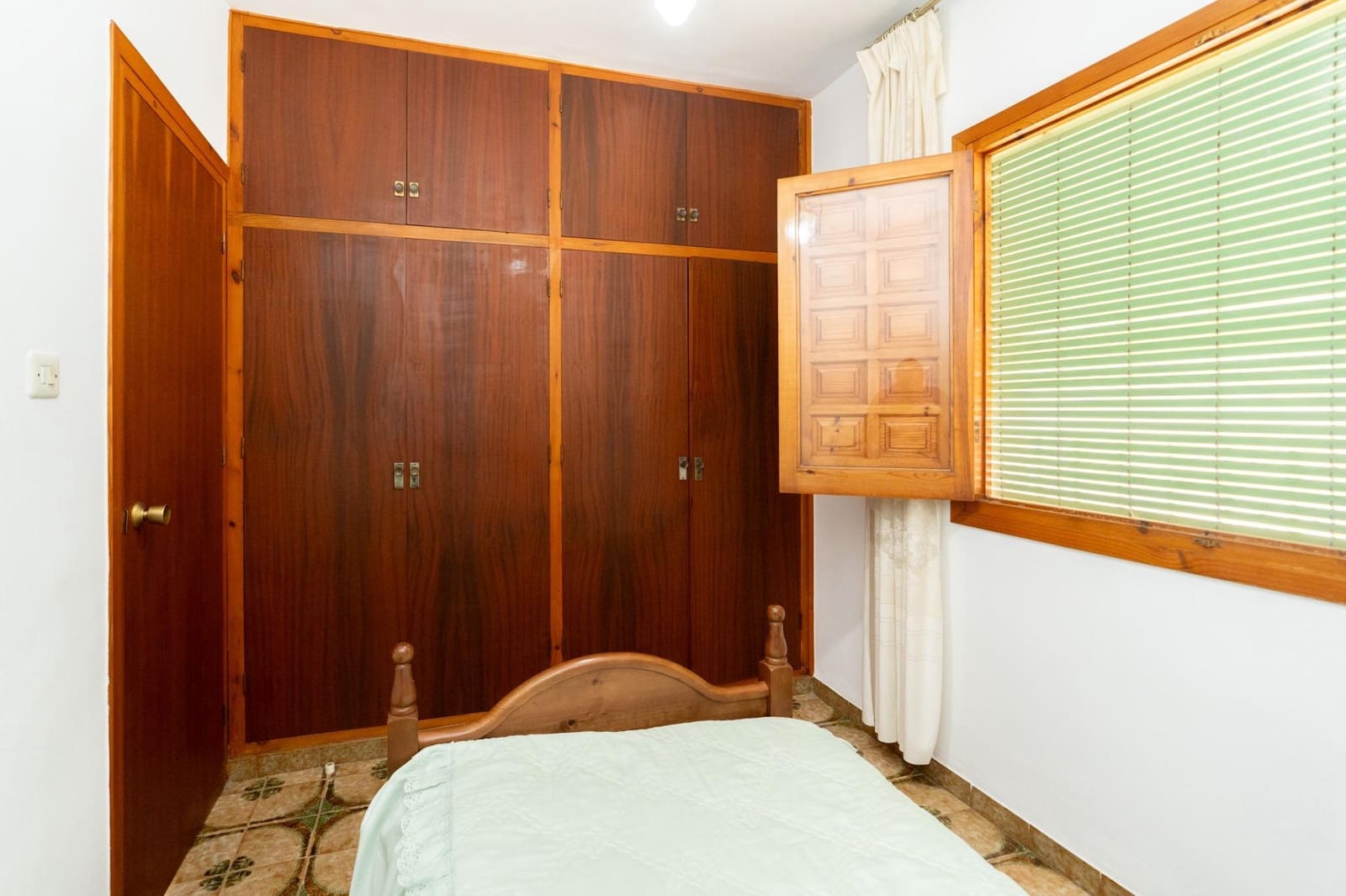 6 slaapkamer Huis te koop in Salobrena met garage - € 250.000 (Ref: 9946213)