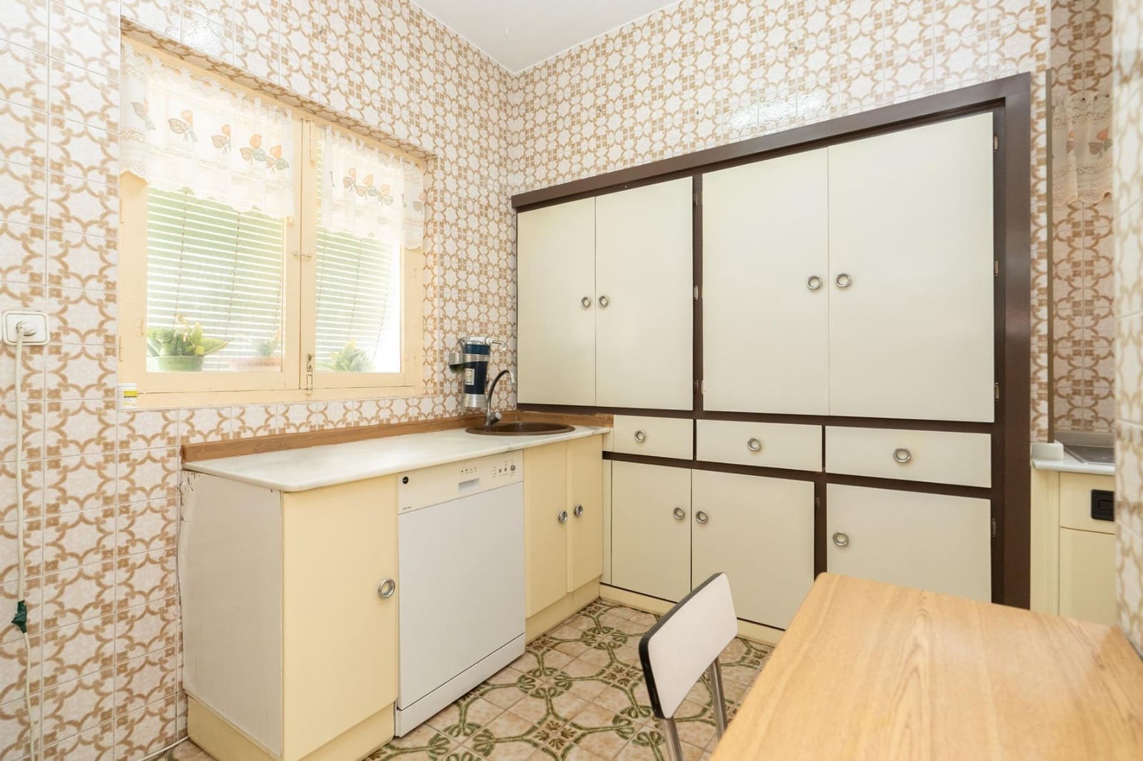 6 slaapkamer Huis te koop in Salobrena met garage - € 250.000 (Ref: 9946213)