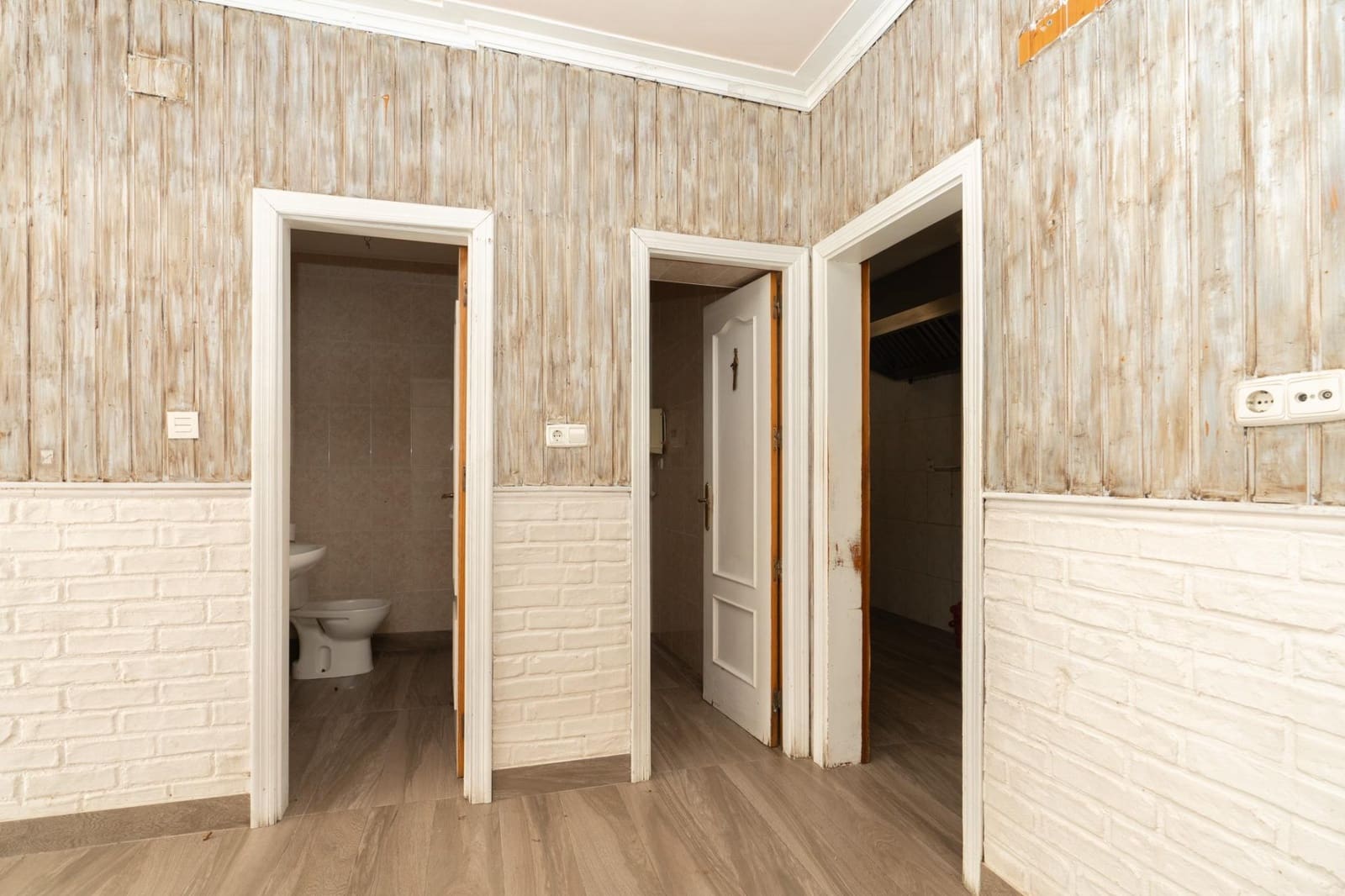 Comercial para venda em Motril - 69 000 € (Ref: 9946217)