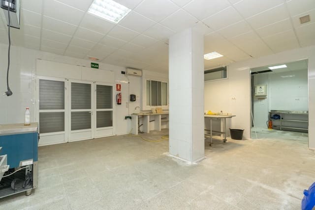 8 soveværelse Erhverv til salg i Motril - € 298.000 (Ref: 9946218)