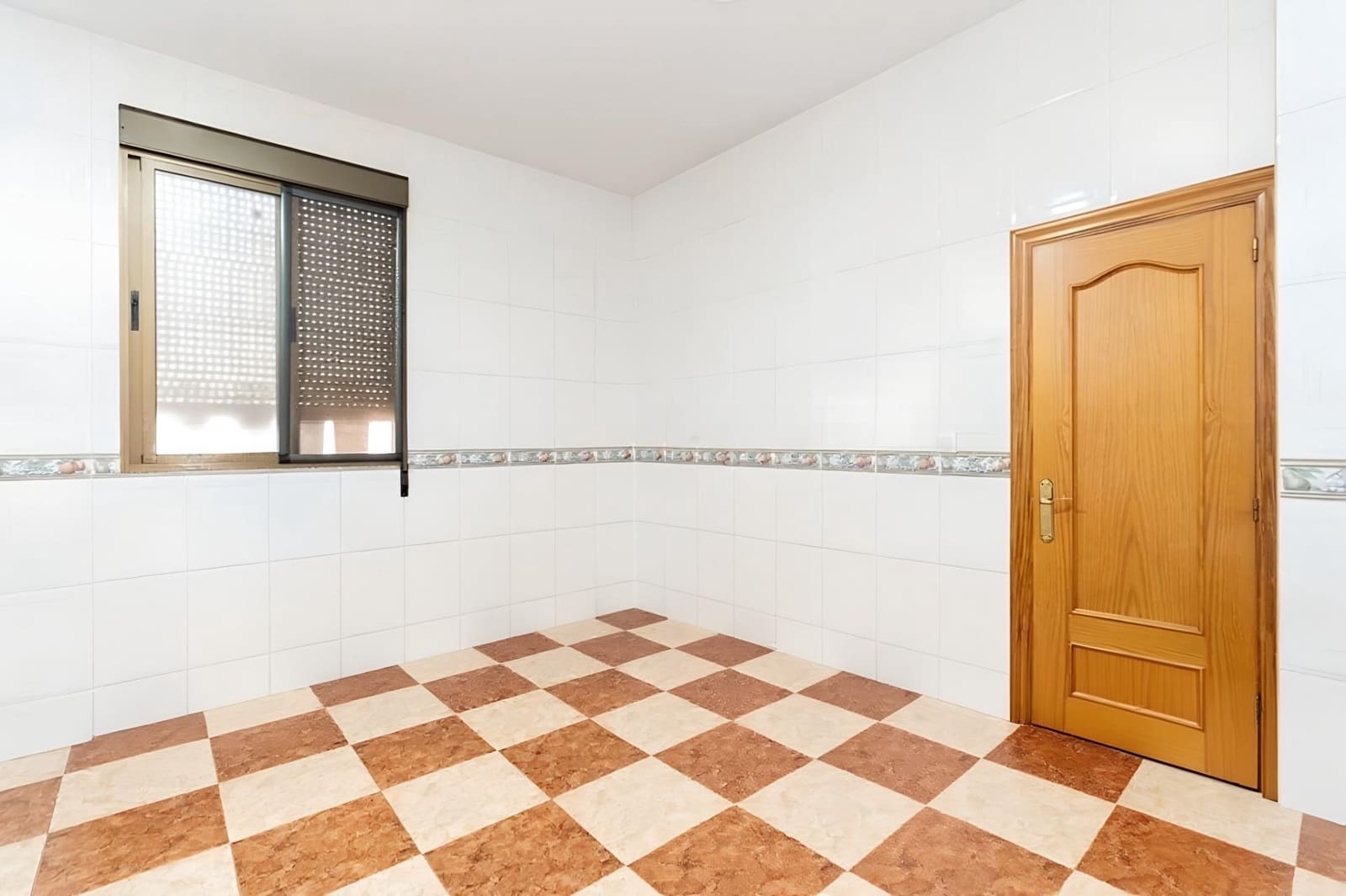 8 soveværelse Erhverv til salg i Motril - € 298.000 (Ref: 9946218)