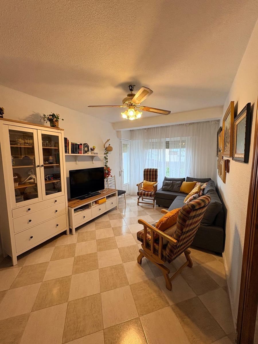 3 bedroom Flat for rent in Almunecar - € 250 (Ref: 9946220)