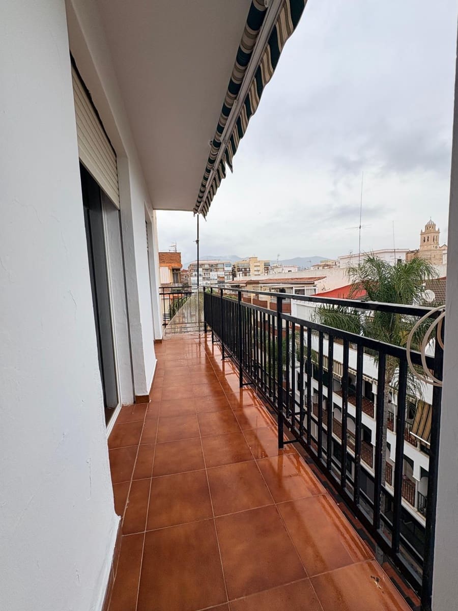 3 bedroom Flat for rent in Almunecar - € 250 (Ref: 9946220)