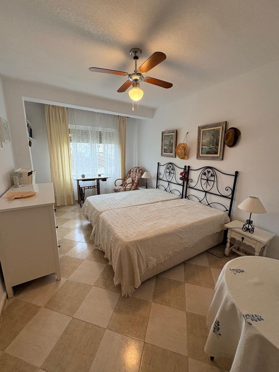 3 bedroom Flat for rent in Almunecar - € 250 (Ref: 9946220)
