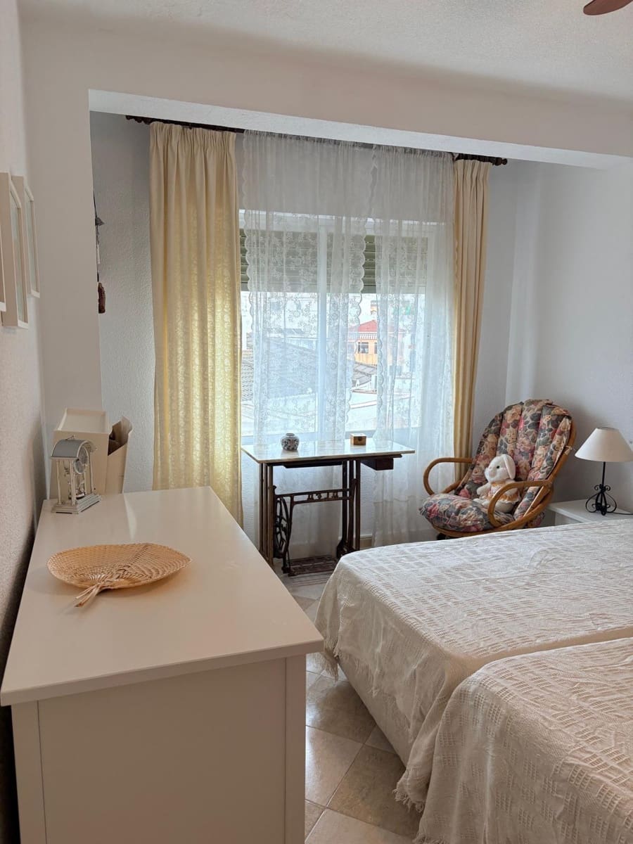 3 bedroom Flat for rent in Almunecar - € 250 (Ref: 9946220)