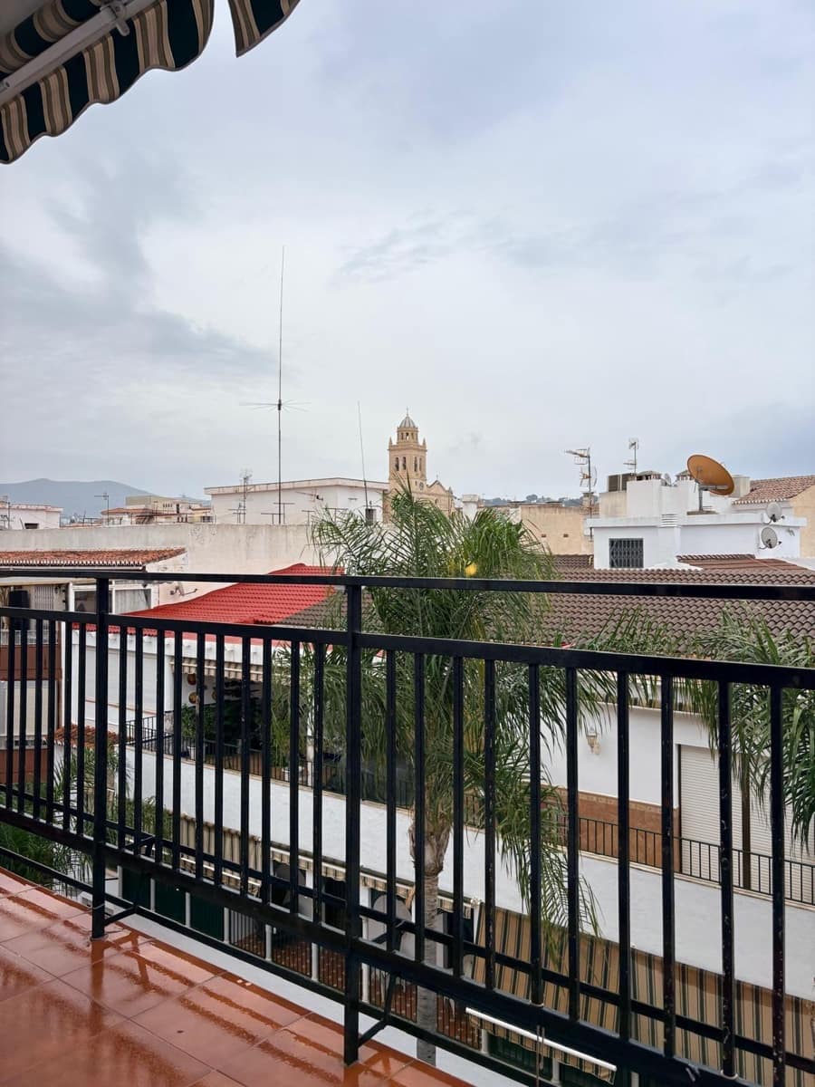 3 bedroom Flat for rent in Almunecar - € 250 (Ref: 9946220)