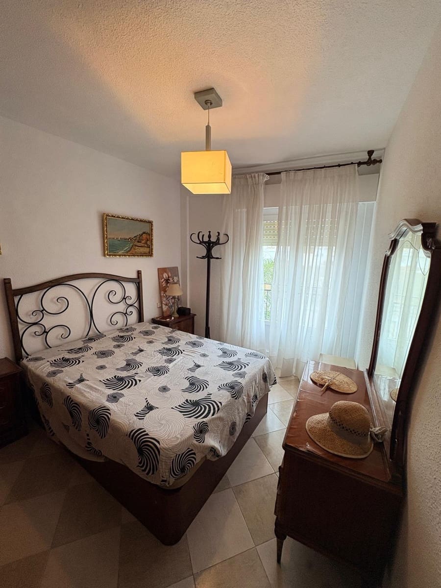 3 bedroom Flat for rent in Almunecar - € 250 (Ref: 9946220)