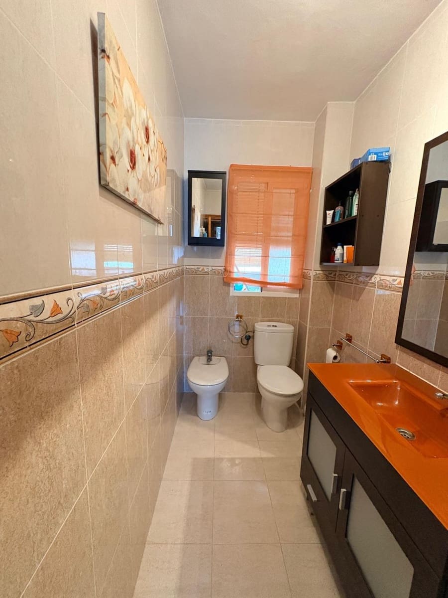 3 bedroom Flat for rent in Almunecar - € 250 (Ref: 9946220)