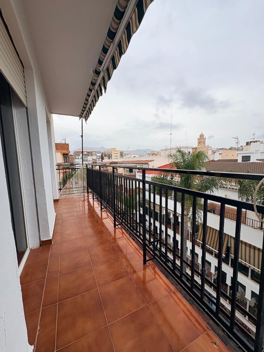 3 bedroom Flat for rent in Almunecar - € 250 (Ref: 9946220)