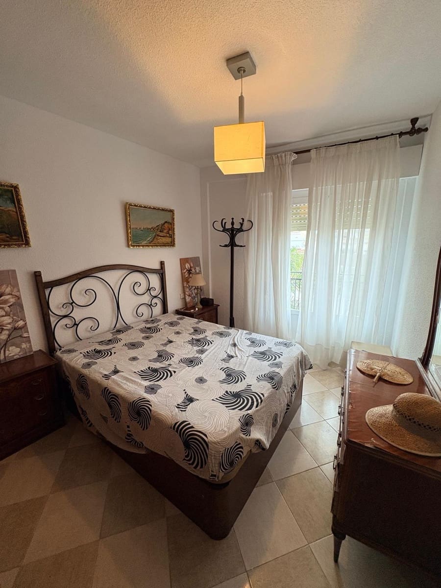 3 bedroom Flat for rent in Almunecar - € 250 (Ref: 9946220)
