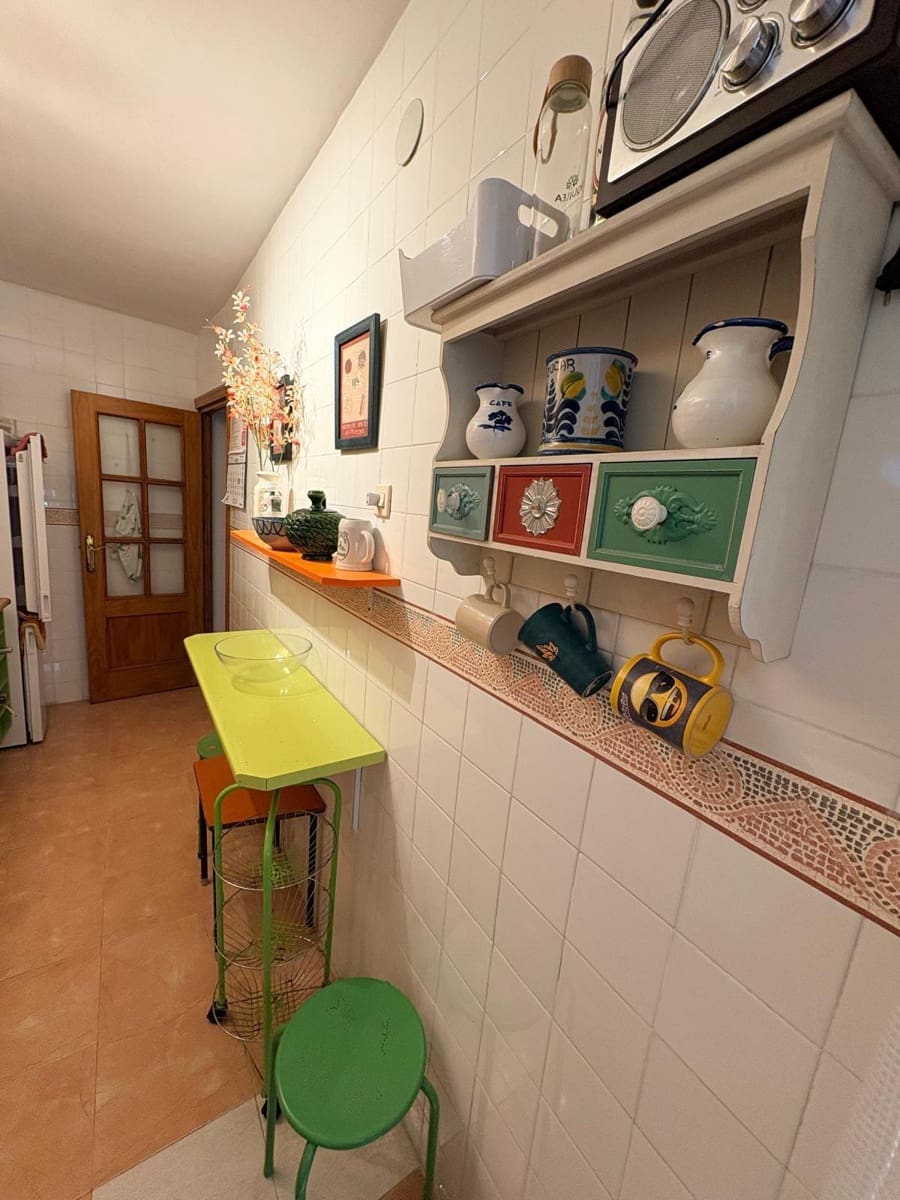 3 bedroom Flat for rent in Almunecar - € 250 (Ref: 9946220)