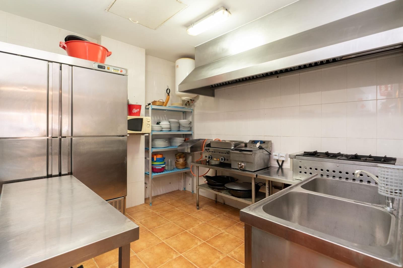 Erhverv til salg i Motril - € 100.000 (Ref: 9946231)