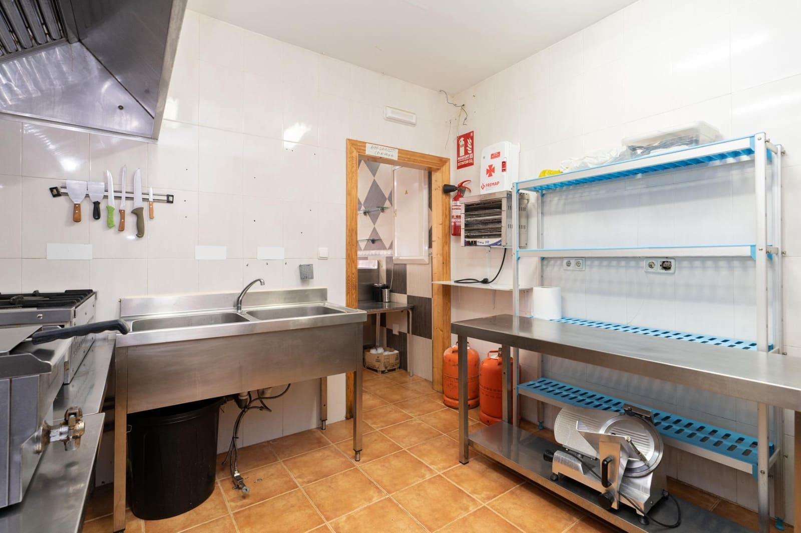 Erhverv til salg i Motril - € 100.000 (Ref: 9946231)