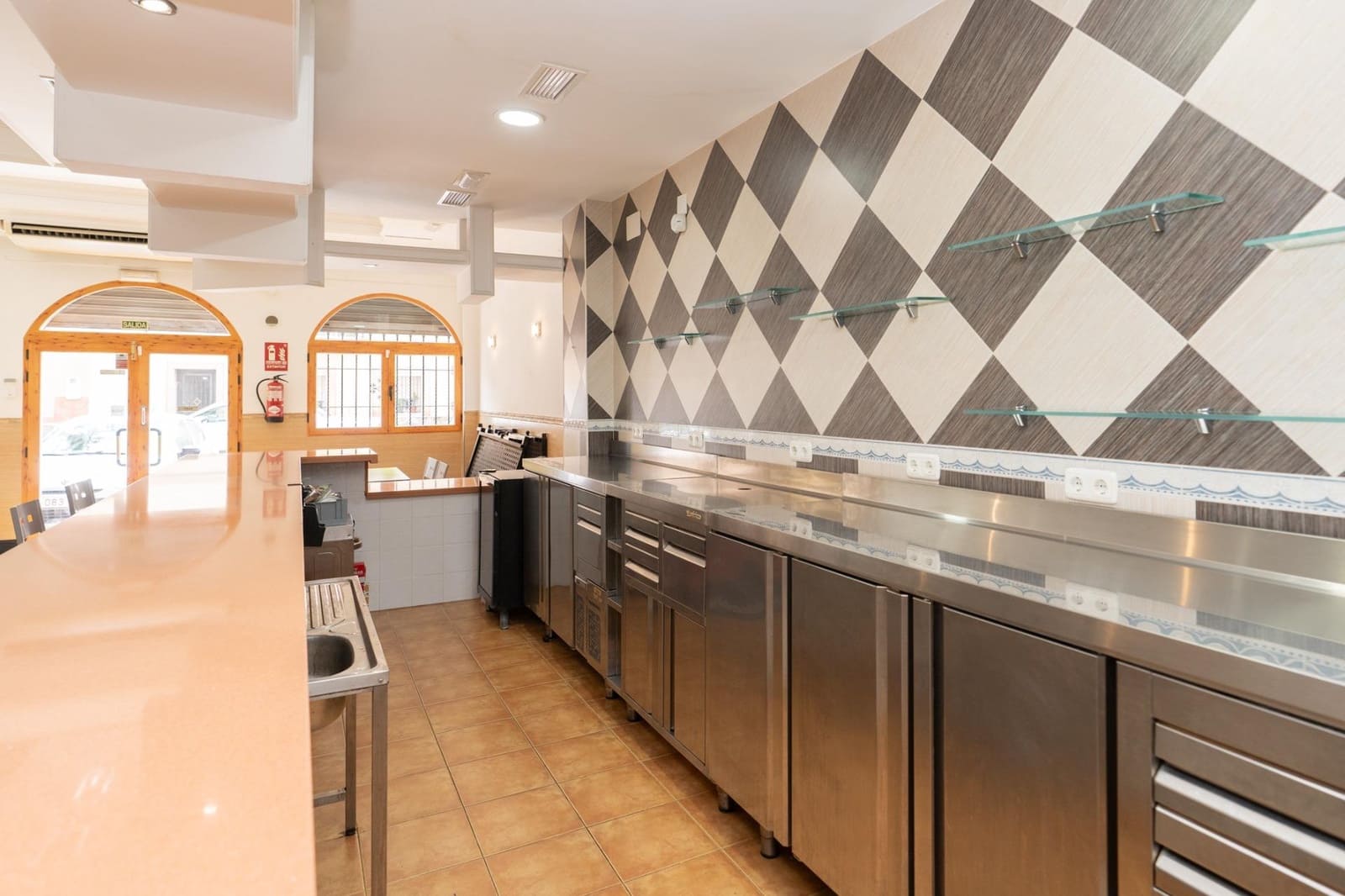 Erhverv til salg i Motril - € 100.000 (Ref: 9946231)