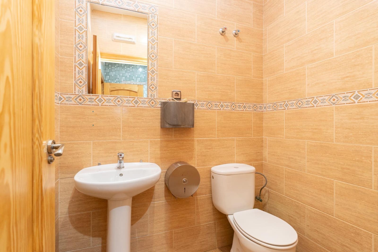 Erhverv til salg i Motril - € 100.000 (Ref: 9946231)