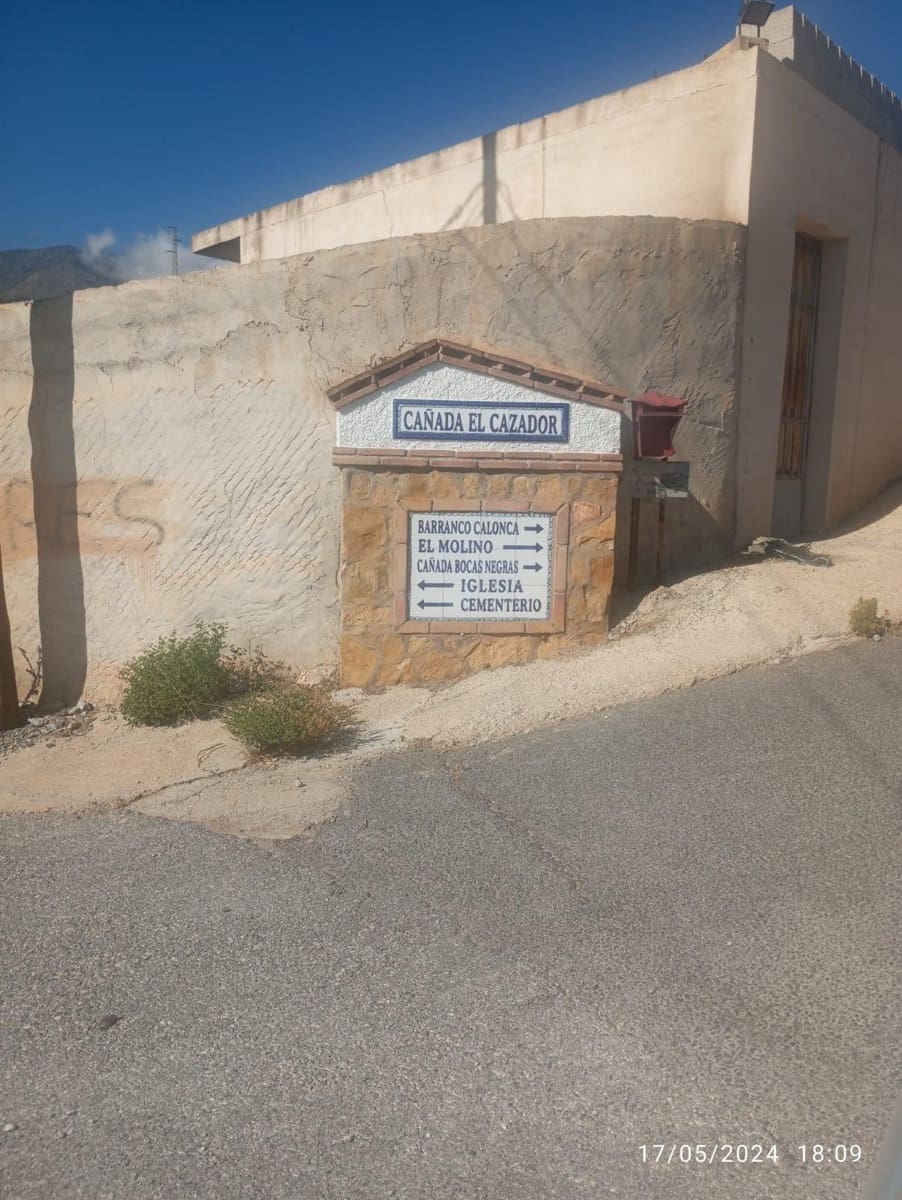 Grunde uden byggetilladelser til salg i Motril - € 49.500 (Ref: 9946232)