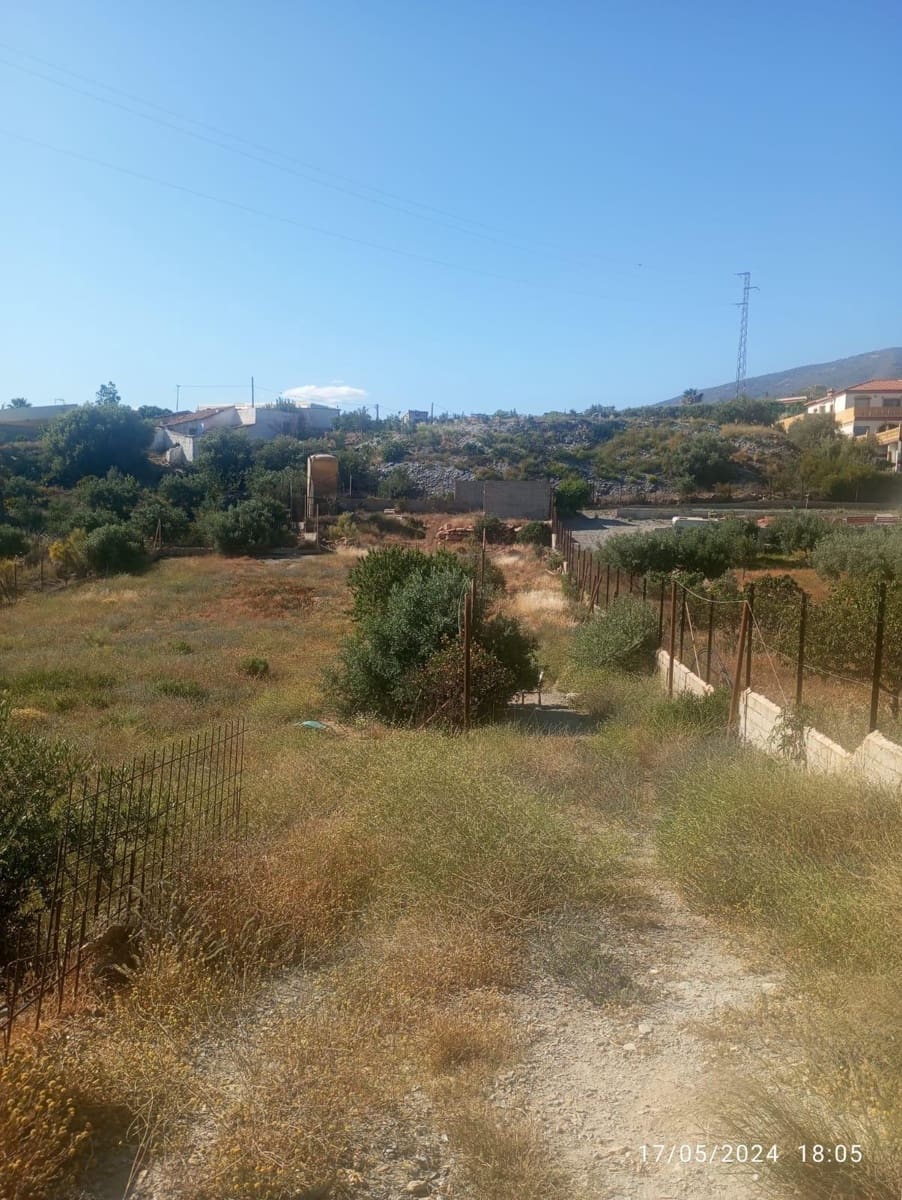 Grunde uden byggetilladelser til salg i Motril - € 49.500 (Ref: 9946232)