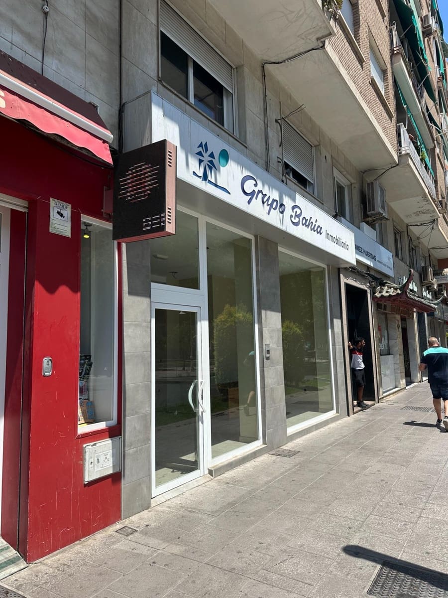 Komercyjne do wynajęcia w Motril - 1 400 € (Ref: 9946233)