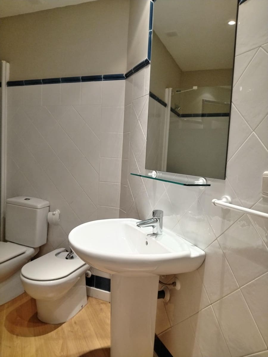 2 slaapkamer Appartement te huur in Motril met zwembad garage - € 750 (Ref: 9970718)