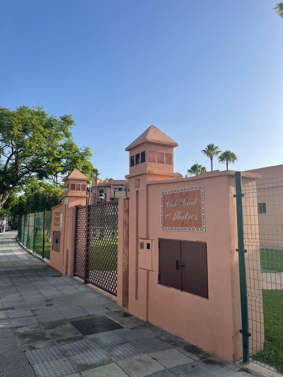 2 slaapkamer Appartement te huur in Motril met zwembad garage - € 750 (Ref: 9970718)