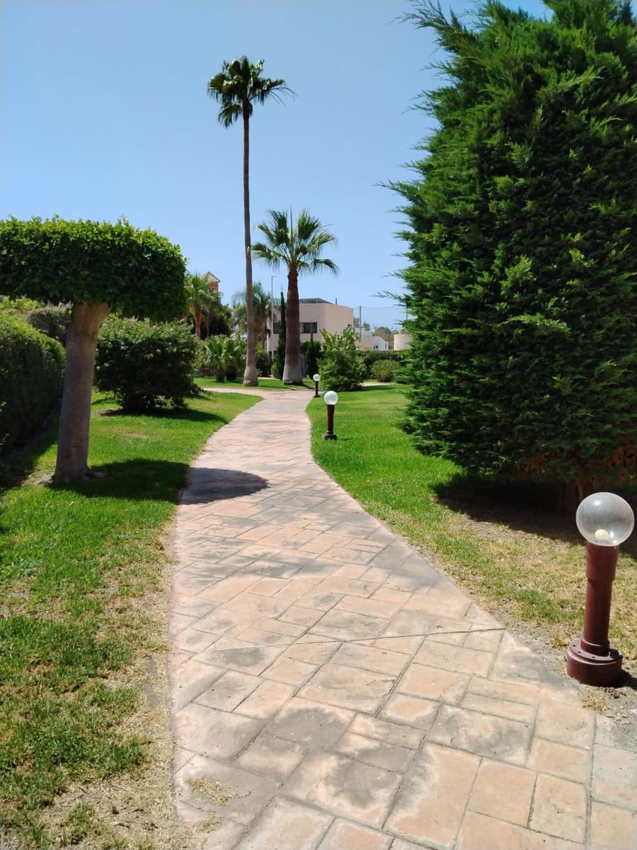 2 slaapkamer Appartement te huur in Motril met zwembad garage - € 750 (Ref: 9970718)