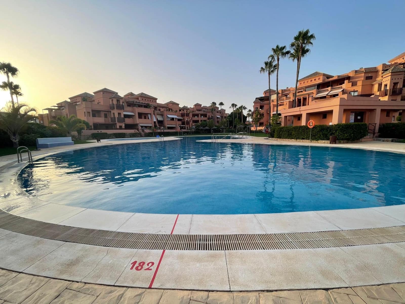 2 slaapkamer Appartement te huur in Motril met zwembad garage - € 750 (Ref: 9970718)