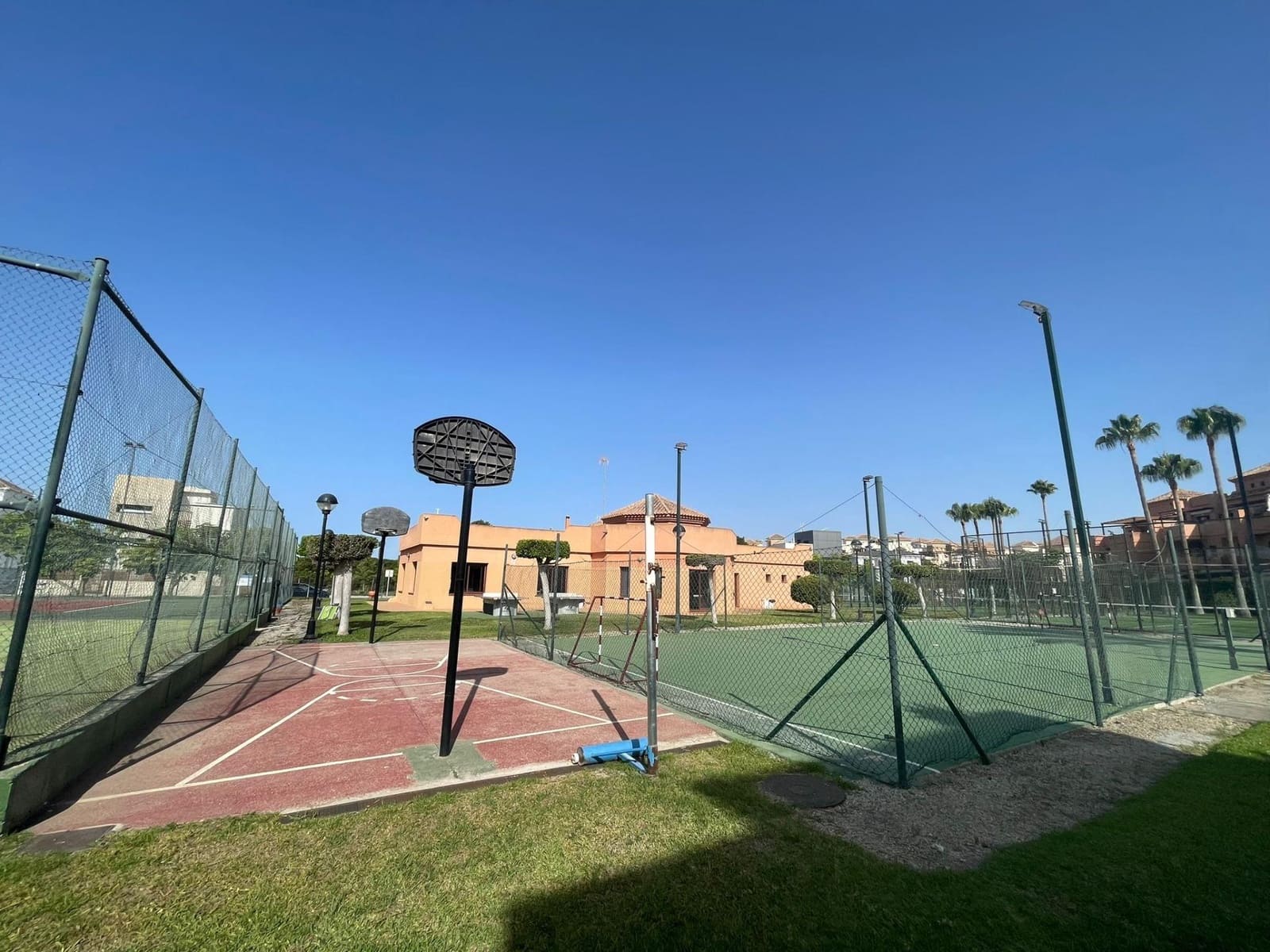 2 slaapkamer Appartement te huur in Motril met zwembad garage - € 750 (Ref: 9970718)