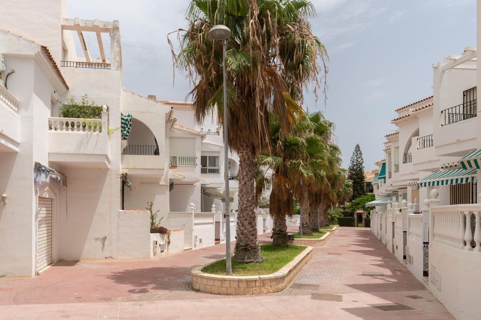 Casa de 3 habitaciones en Calahonda en venta con piscina garaje - 240.000 € (Ref: 9977412)