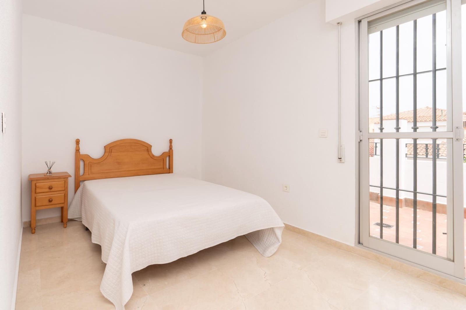 Casa de 3 habitaciones en Calahonda en venta con piscina garaje - 240.000 € (Ref: 9977412)