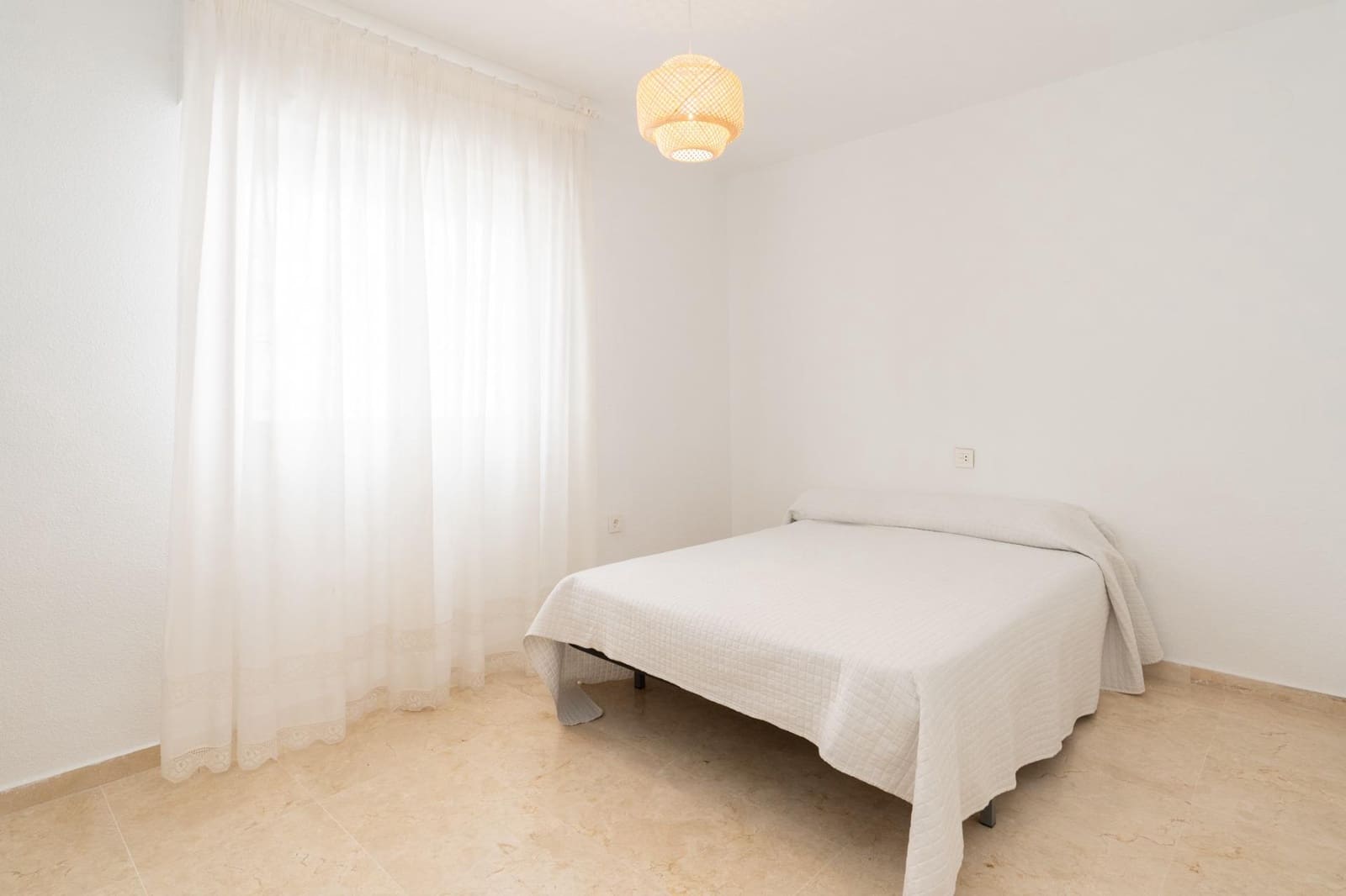 Casa de 3 habitaciones en Calahonda en venta con piscina garaje - 240.000 € (Ref: 9977412)