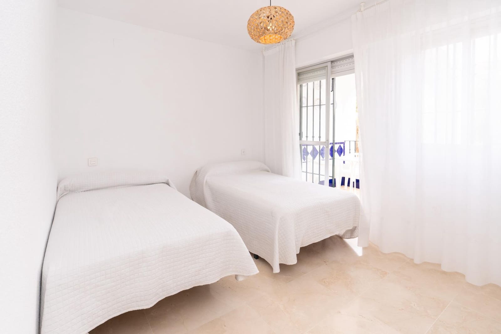 Casa de 3 habitaciones en Calahonda en venta con piscina garaje - 240.000 € (Ref: 9977412)