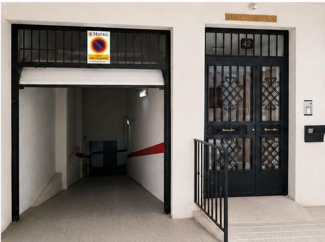 Garaje en Motril en venta - 25.000 € (Ref: 9985049)