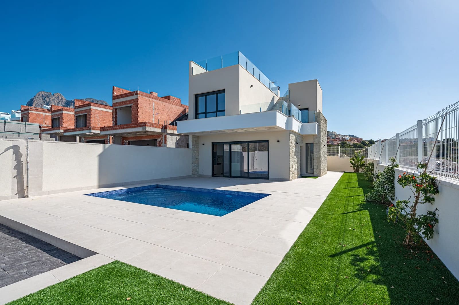 3 sypialnia Willa na sprzedaż w Finestrat z basenem garażem - 635 000 € (Ref: 9946613)