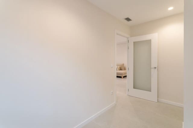 2 bedroom Flat for rent in Centro, Elche / Elx - € 900 (Ref: 10059322)