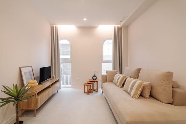 2 bedroom Flat for rent in Centro, Elche / Elx - € 900 (Ref: 10059322)