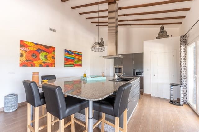 3 soveværelse Villa til salg i La Romana med swimmingpool - € 370.000 (Ref: 6335272)