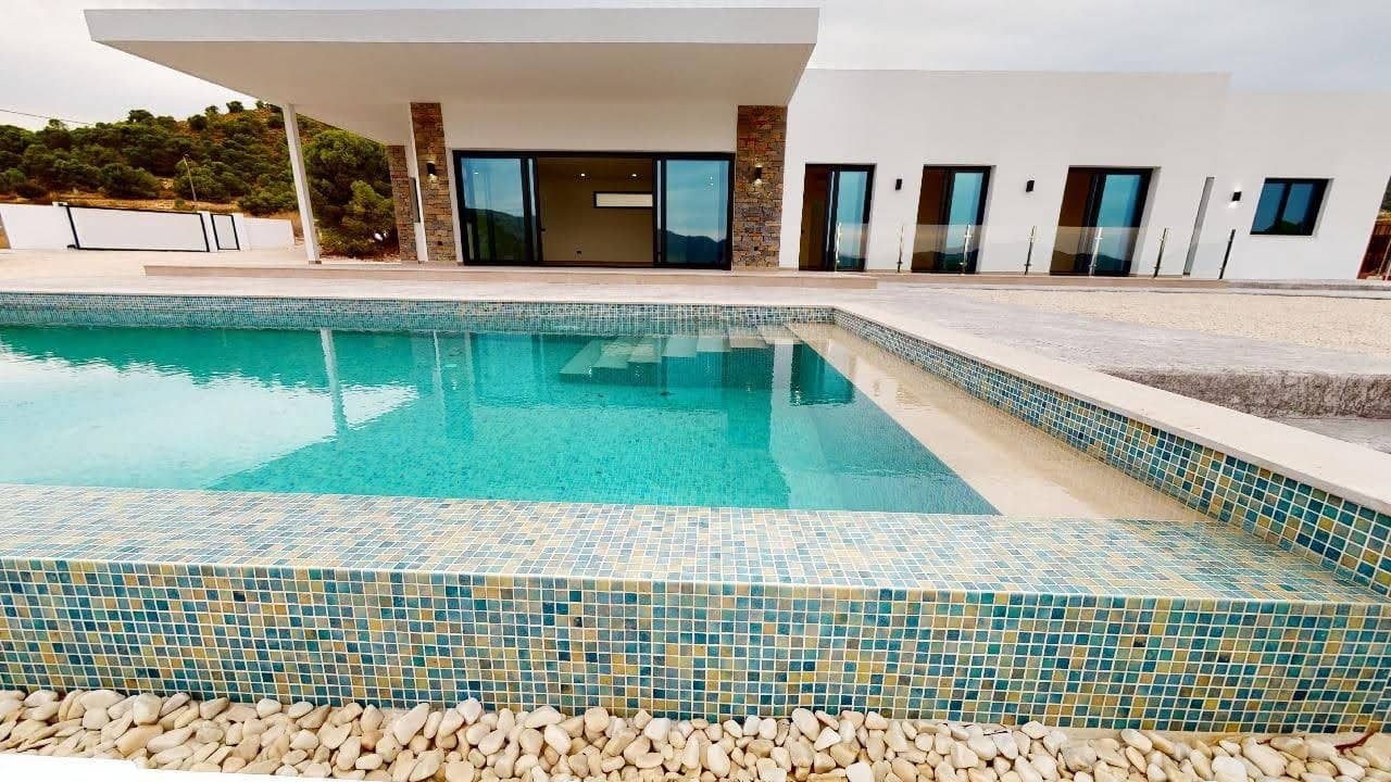 4 bedroom Villa for sale in La Romana with pool - € 350,000 (Ref: 6731426)