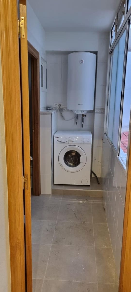 4 bedroom Flat for rent in Elche / Elx - € 1,100 (Ref: 9049025)