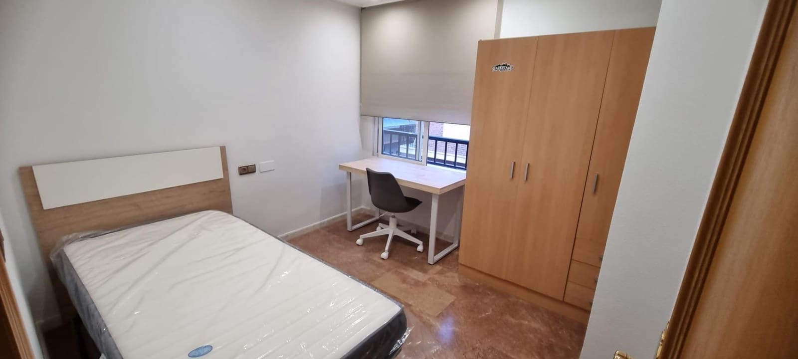 4 bedroom Flat for rent in Elche / Elx - € 1,100 (Ref: 9049025)