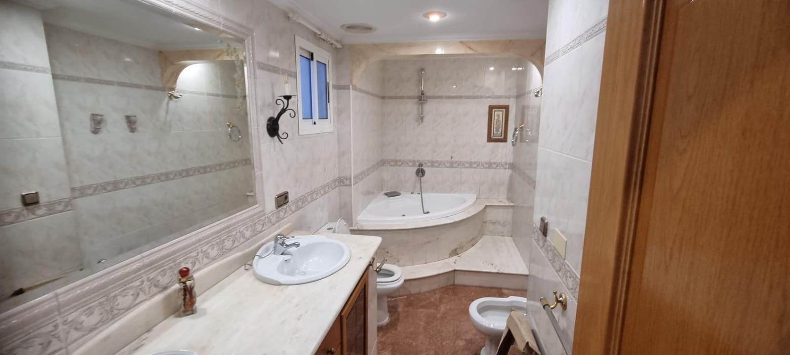 4 bedroom Flat for rent in Elche / Elx - € 1,100 (Ref: 9049025)